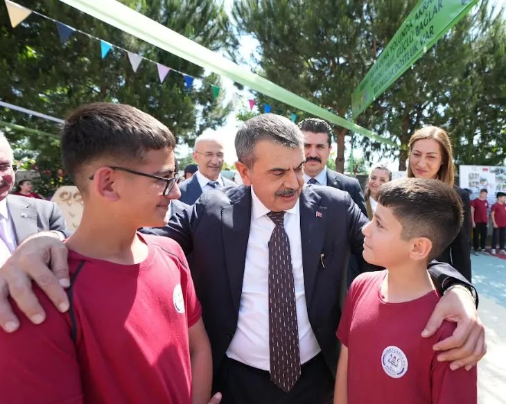 Bakan Tekin 750 bin sınıf üzerinden yeni eğitim verilerini paylaştı