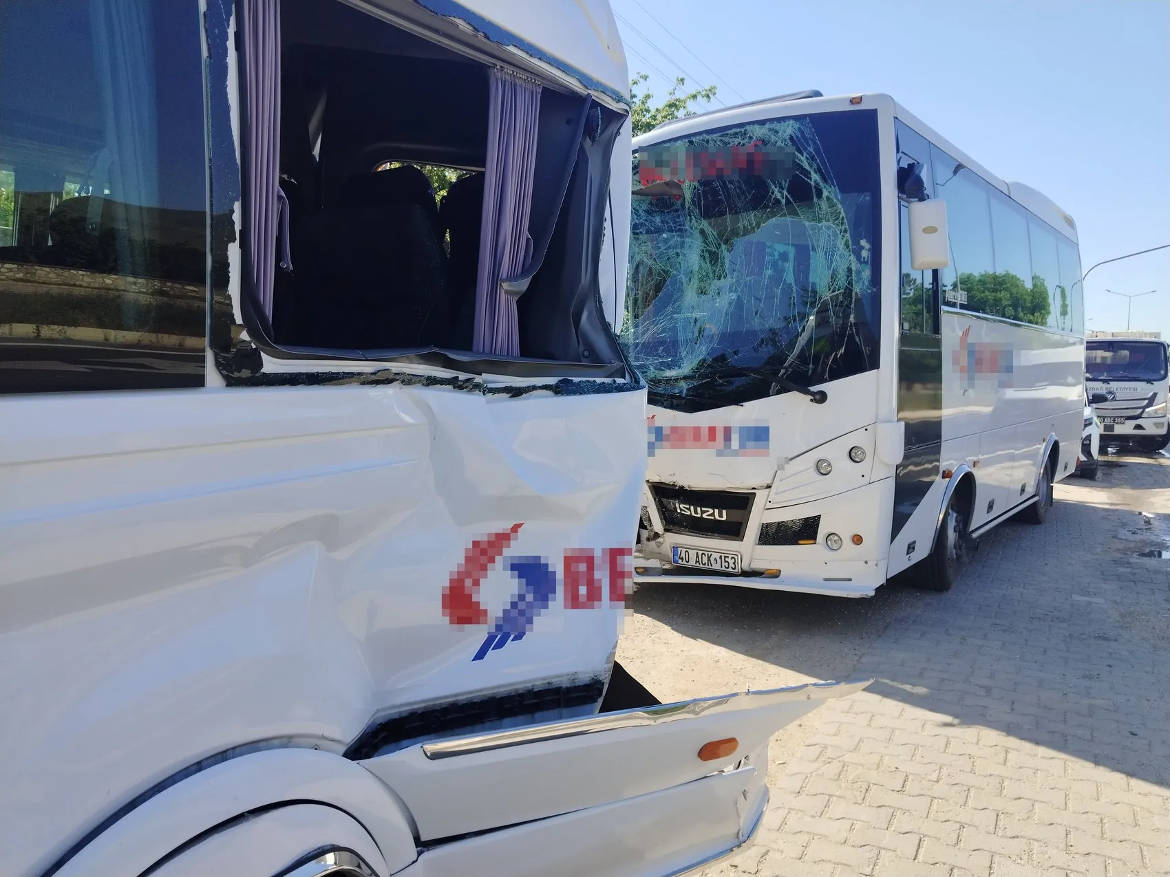 Kırşehir yolunda işçi servisleri çarpıştı 17 yaralı