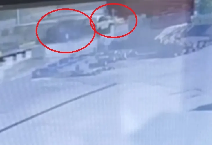 Kayseri Yeşilhisar’da dikkatsizlik iki aracı birbirine soktu