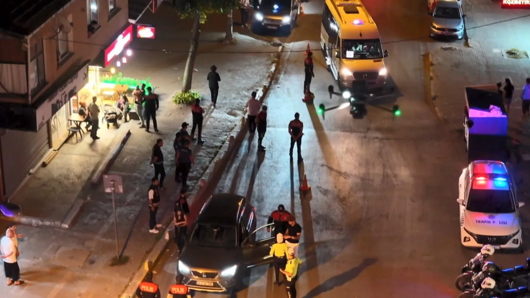 Avcılar sokaklarında gece yarısı yoğun polis denetimi