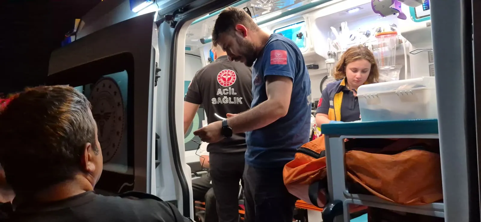 Ereğli’de alkollü adamın bileği bahçe teline sıkıştı