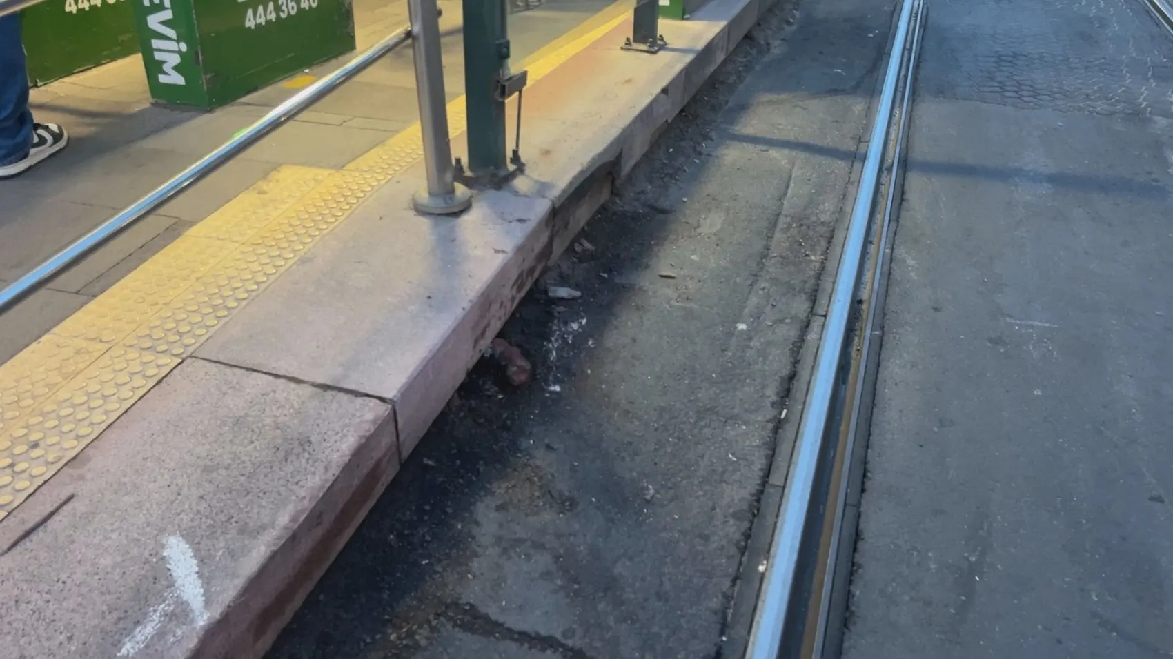 Laleli tramvay durağında 6 yaşındaki çocuk hayatını kaybetti