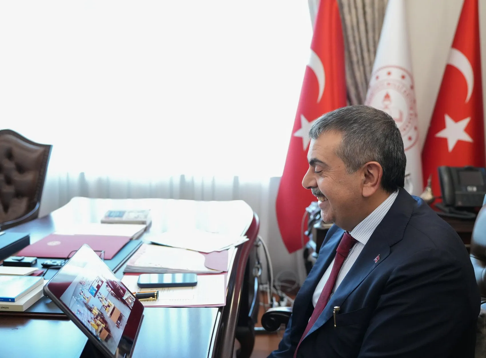 Bakan Tekin Rize'deki minik öğrencileri görüntülü aradı