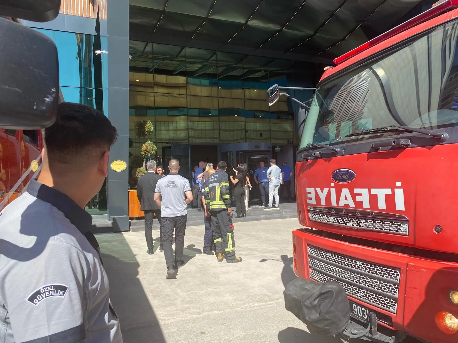 Elazığ’da otel yangını paniği