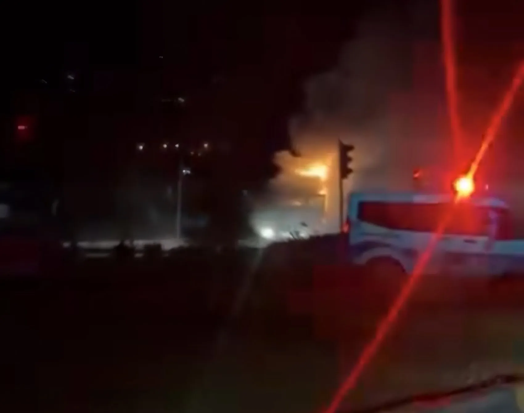 Hatay'da seyir halindeki TIR alevlere teslim oldu