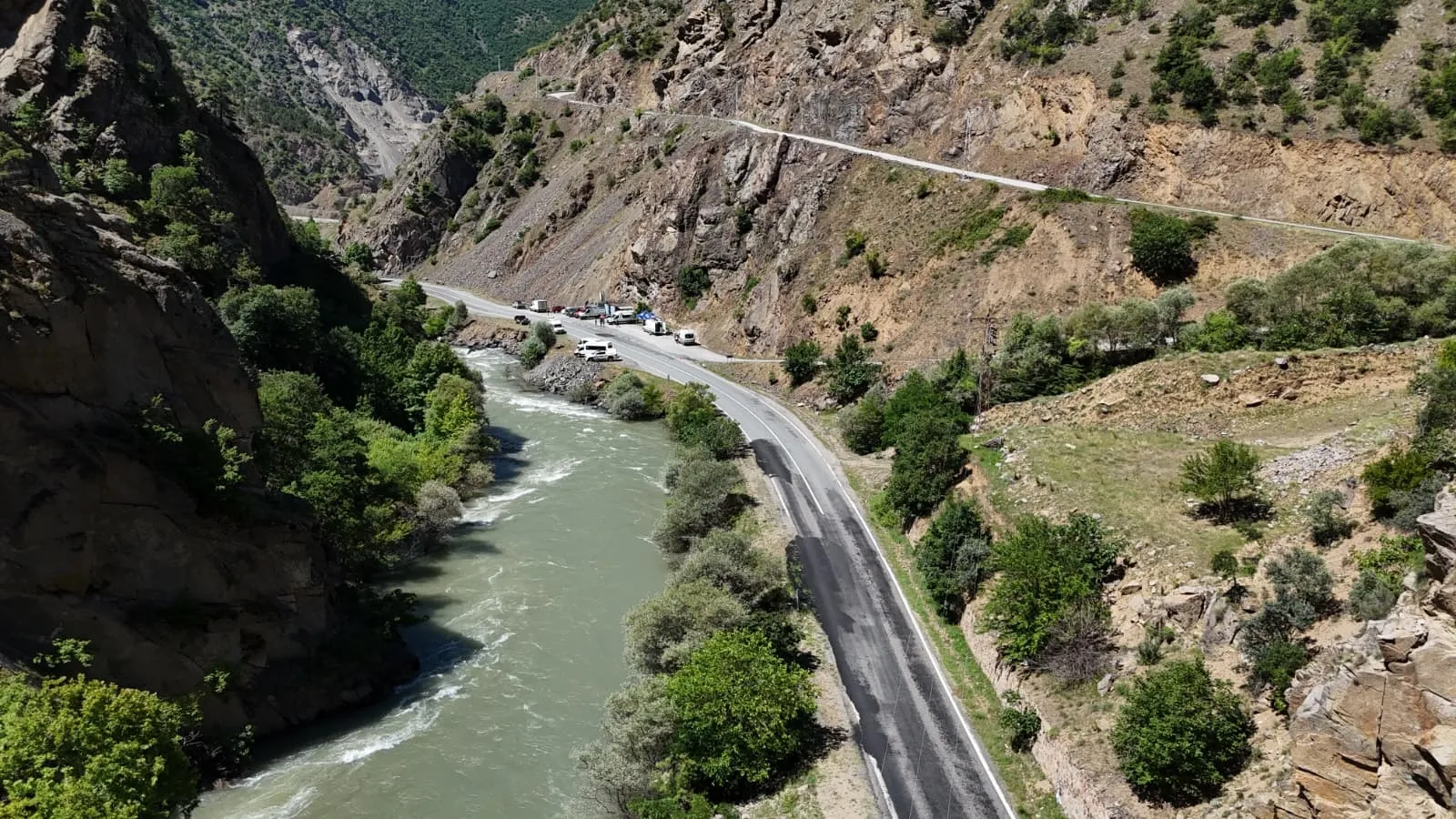 Artvin Şavşat’ta kaybolan baba ve oğlunu arama çalışmaları sürüyor