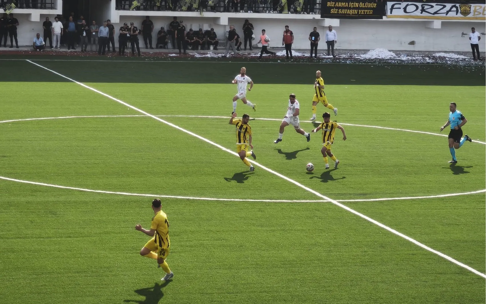 Bitlis Spor 1916 uzatmalarda gelen gollerle finale adını yazdı