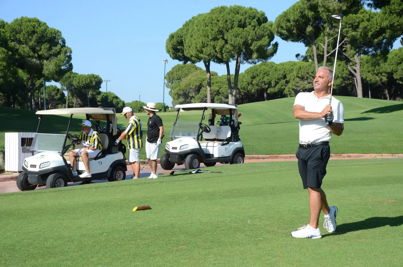 Golf sahasında üç büyüklerin dostluk rüzgarı esti