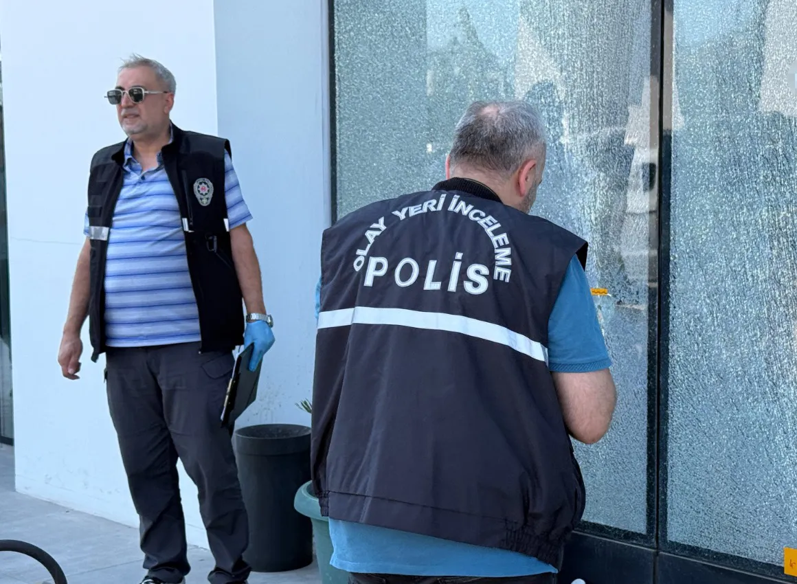 Antalya'da oto galeriye maskeli saldırı