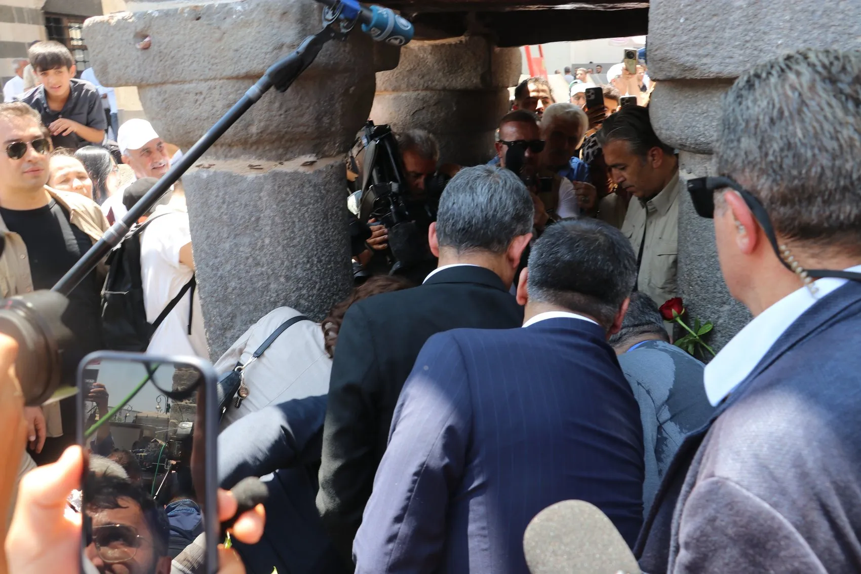 Özgür Özel Diyarbakır'da sokak siyasetini işaret etti