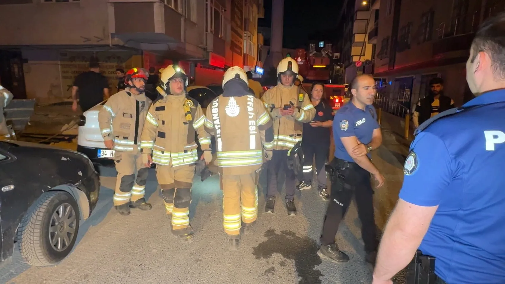 Avcılar'da temel kazısı binayı çökme noktasına getirdi