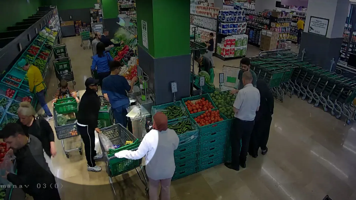 Başakşehir’deki market hırsızları kameraya yakalandı