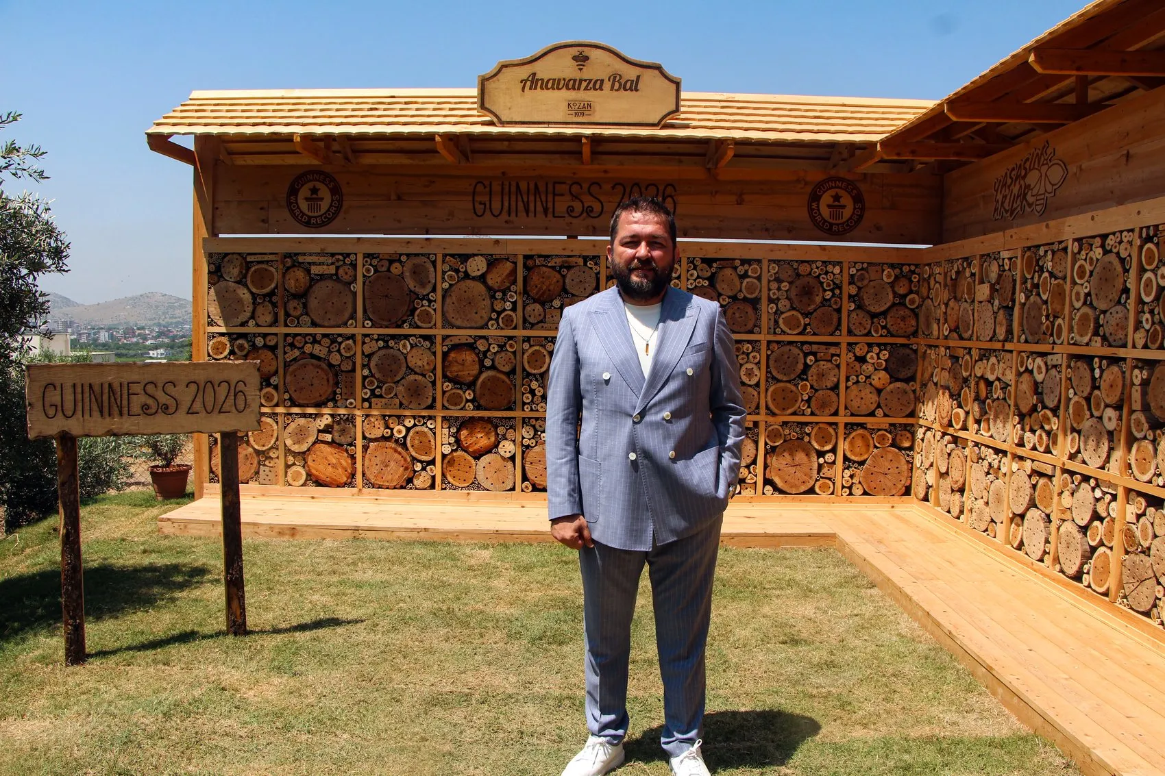 Adana'da arılar için devasa beş yıldızlı otel kuruldu