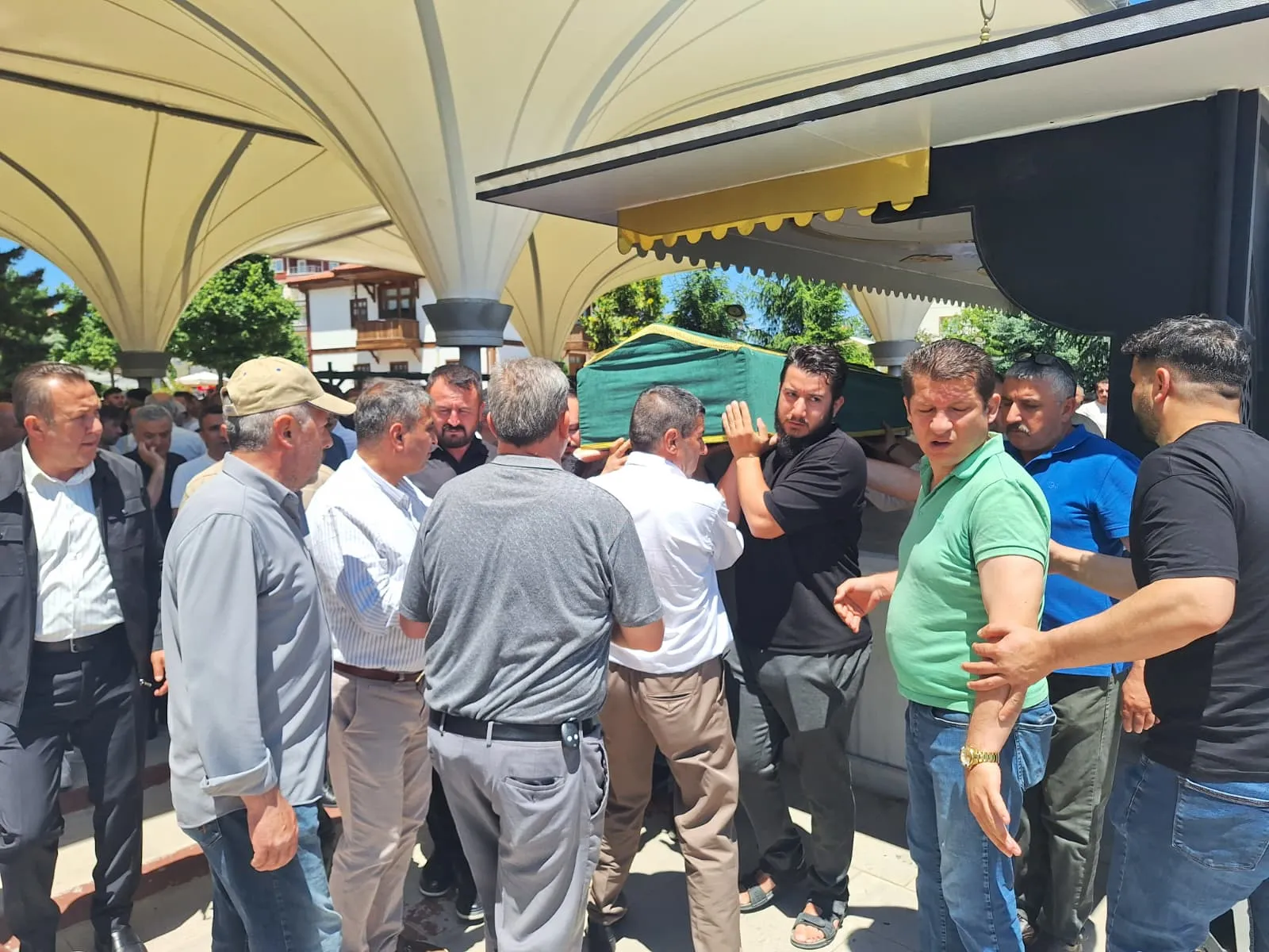 11 yaşındaki Alper bakkala giderken hayattan koparıldı