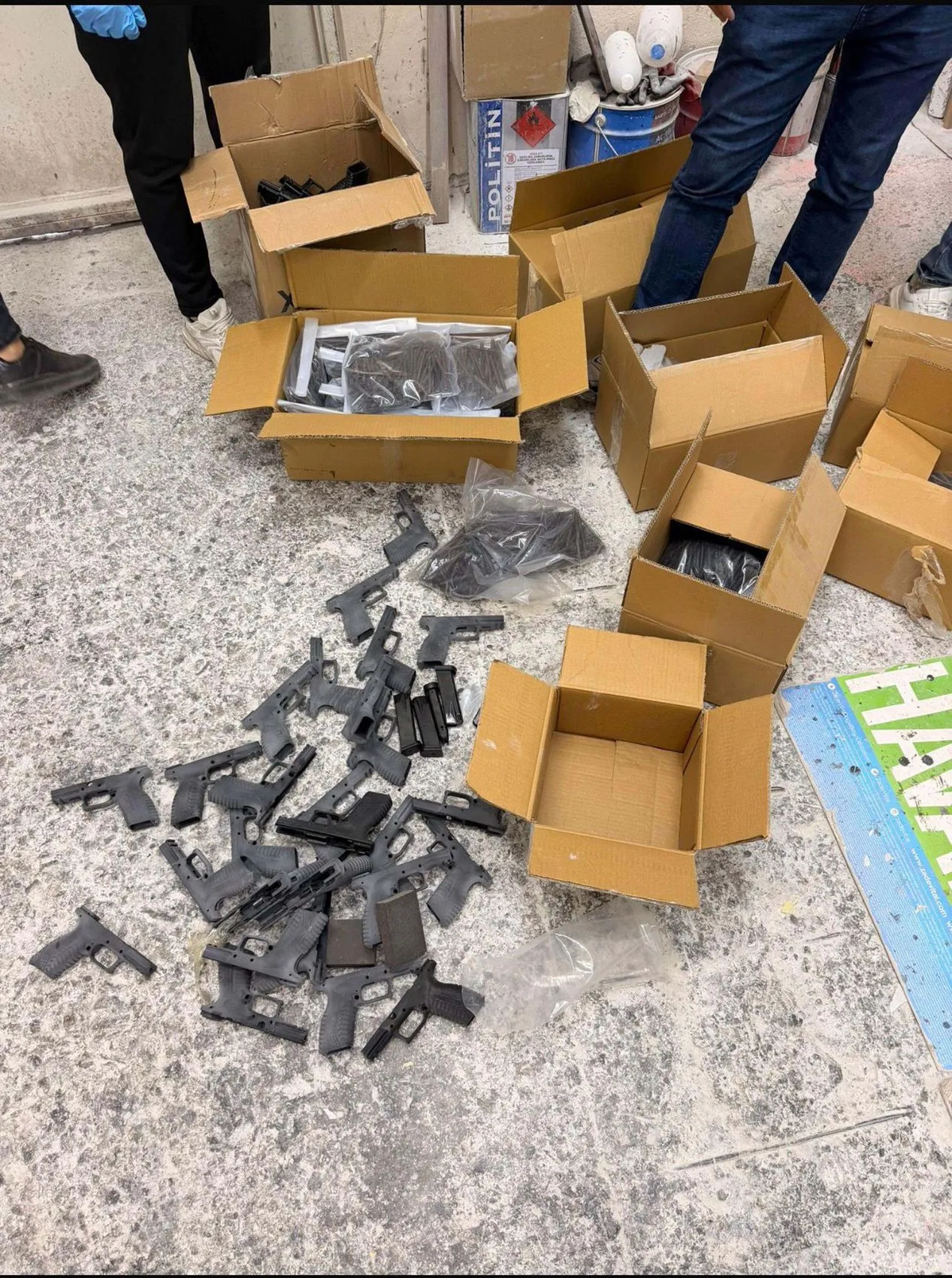 İzmir merkezli büyük suç örgütü operasyonunda 38 kişi yakalandı