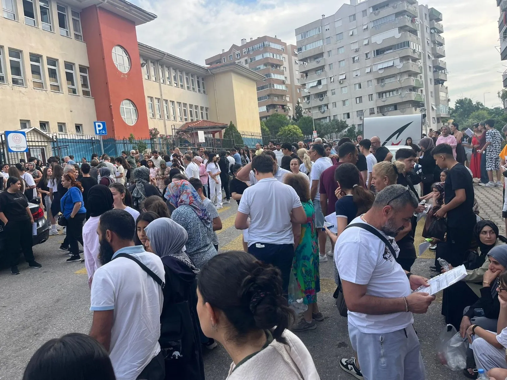 İzmir'de milyonlarca öğrenci için LGS maratonu başladı