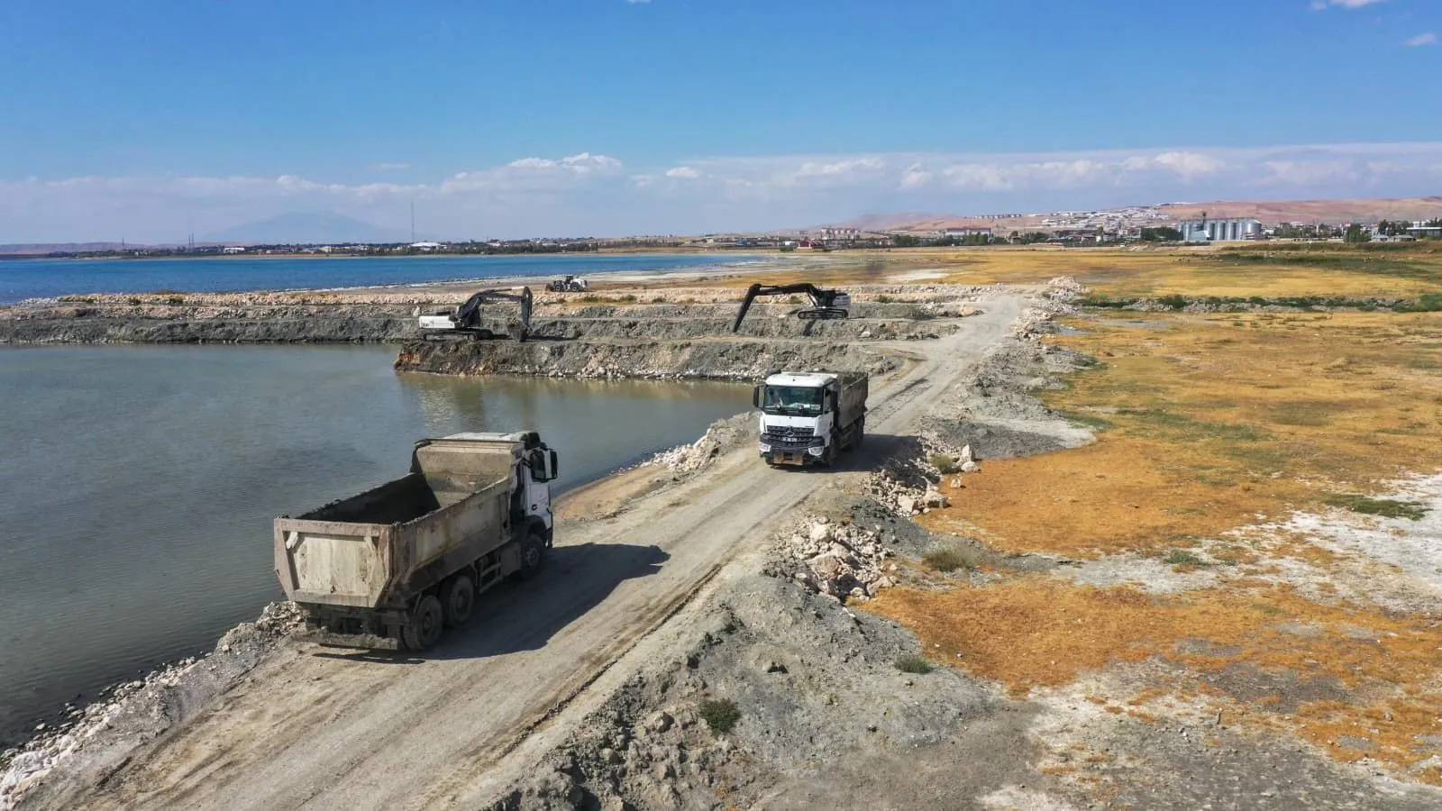Van Gölü’nün derinliklerine neşter vuruldu