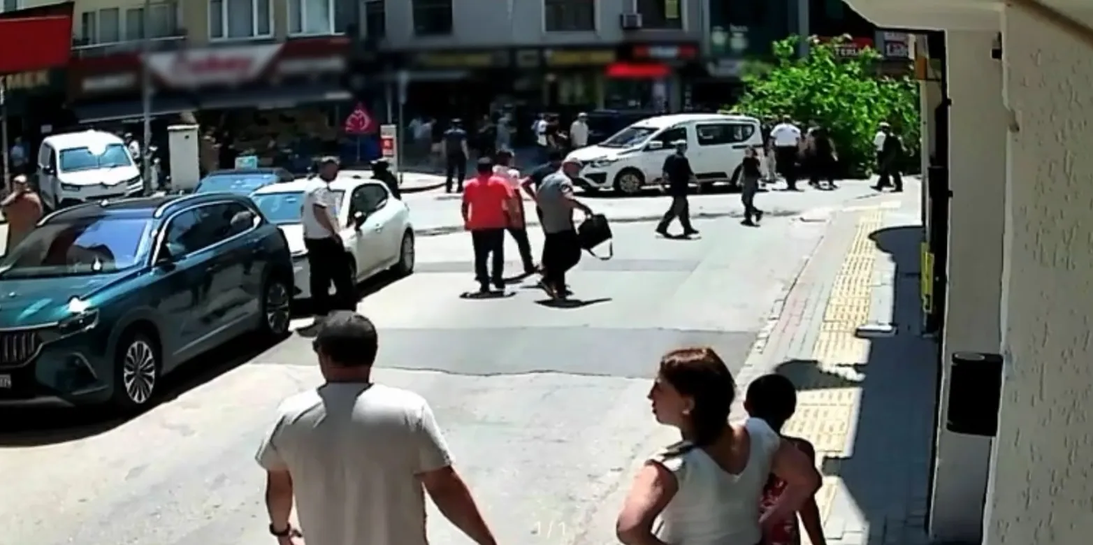 Orhangazi’de 150 yıllık çınar devrildi