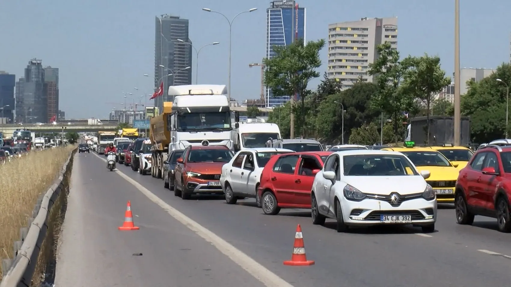 Kartal D-100 karayolunda motosiklet kazası 2 ölü