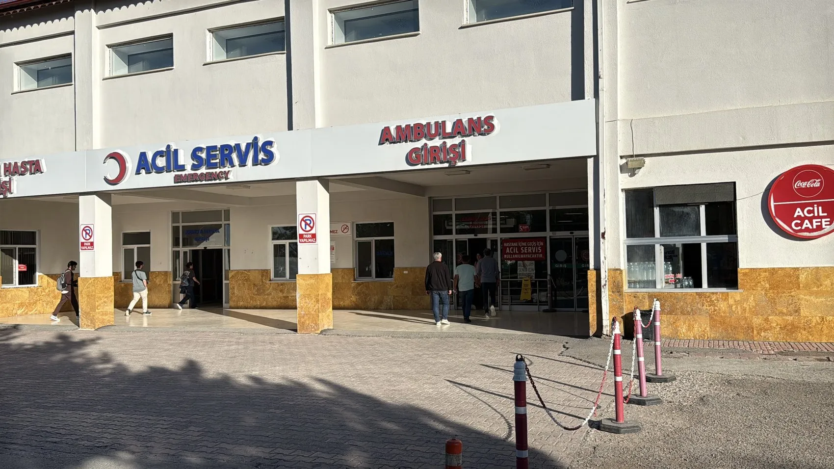 Sivas'ta dehşet anları İnşaat işçisi duraktaki insanlara baltayla saldırdı