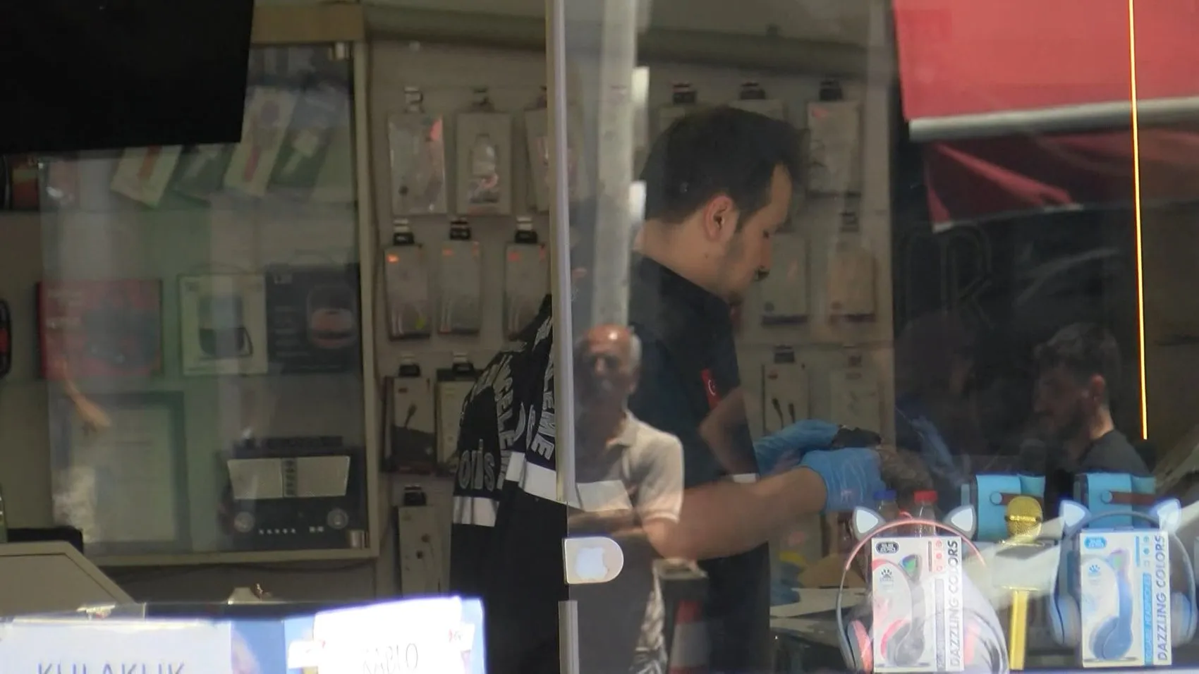 Kurye kılığındaki saldırgan iş yeri sahibini öldürdü