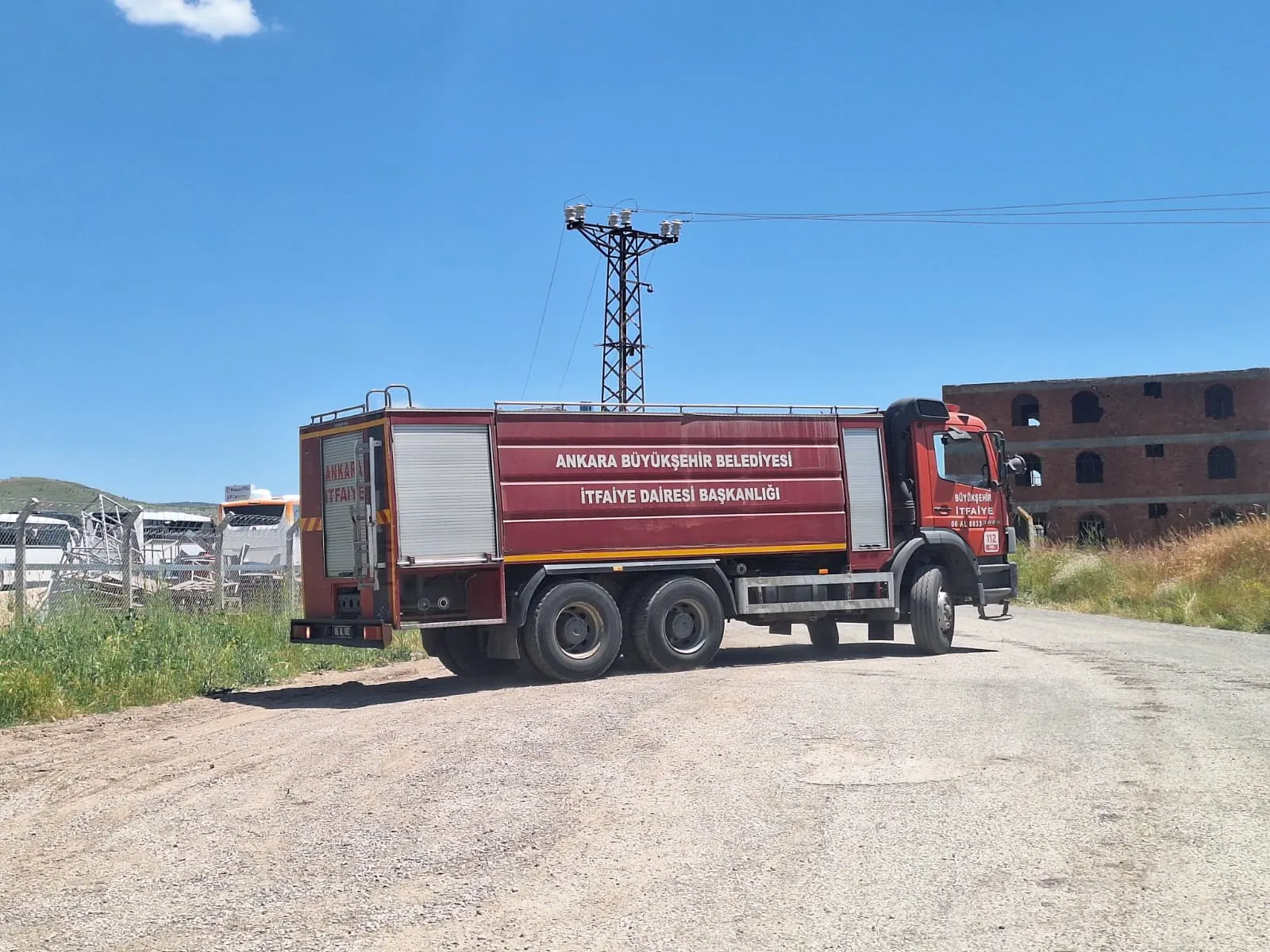 Gölbaşı’ndaki alçı fabrikasında kaynak kıvılcımları yangın çıkardı