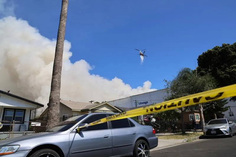 Los Angeles’ta günlerce sönmeyen dev yangın acil durum ilan ettirdi