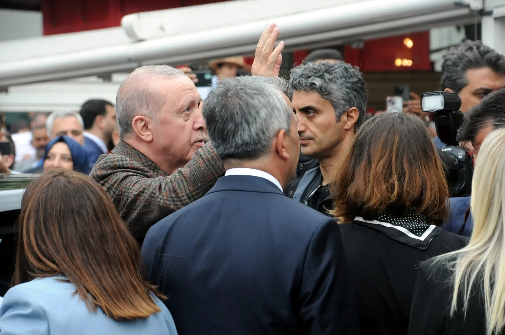 Erdoğan Edirne ziyaretinde vatandaşlarla çay içti