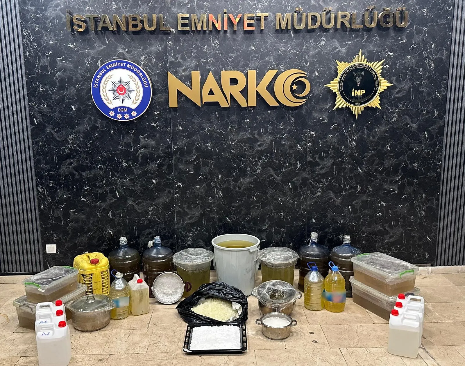 Beşiktaş’ta büyük çaplı uyuşturucu baskını