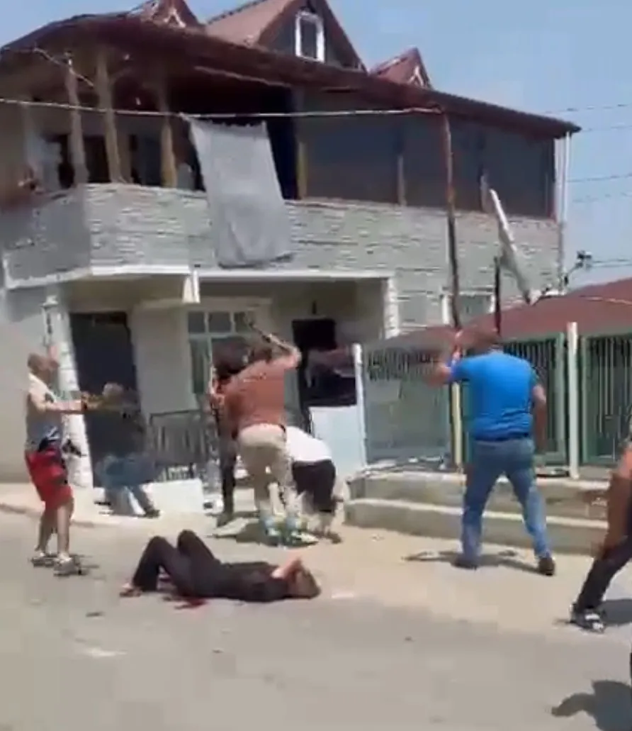 Kocaeli’de sokak ortasında vahşet Mahalleli saldırganı linç etmek istedi