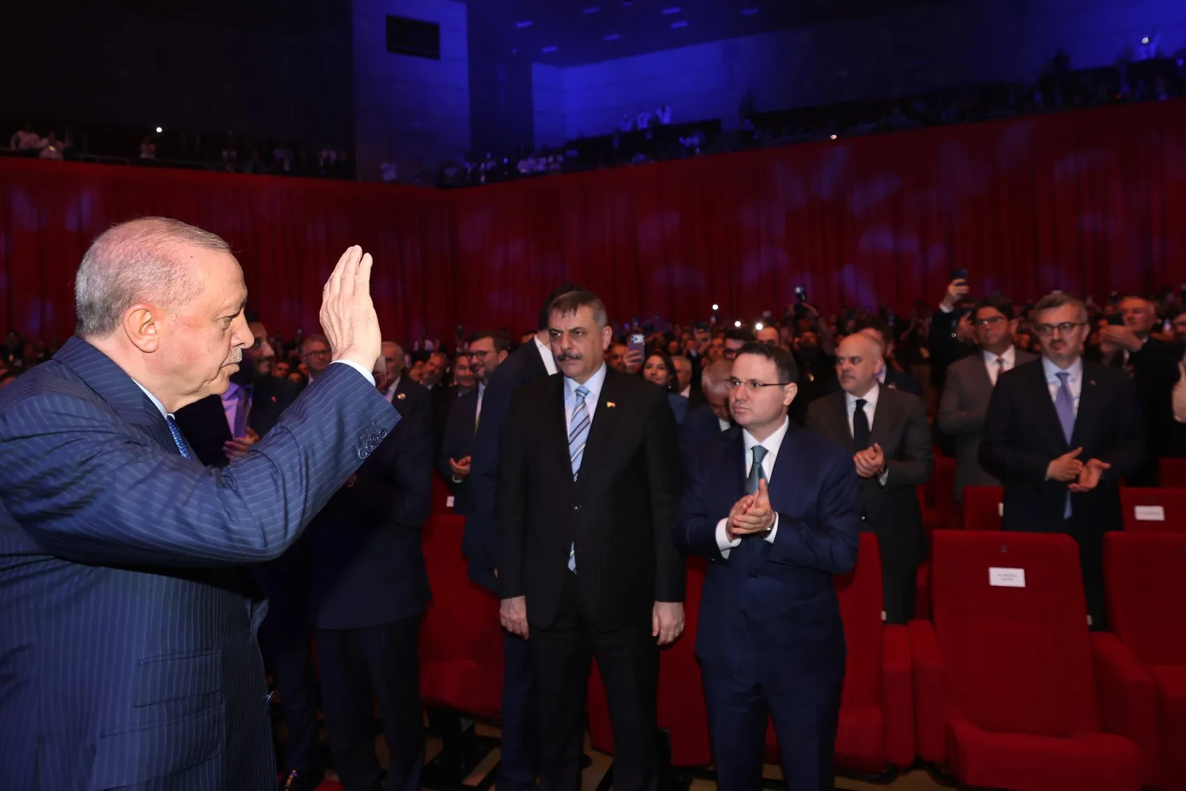 Erdoğan ihracatçılara kredi desteğini artırdı