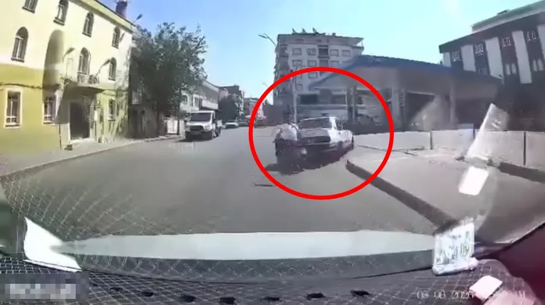 Batman'da akaryakıt istasyonu yolunda motosikletli kaza yaptı