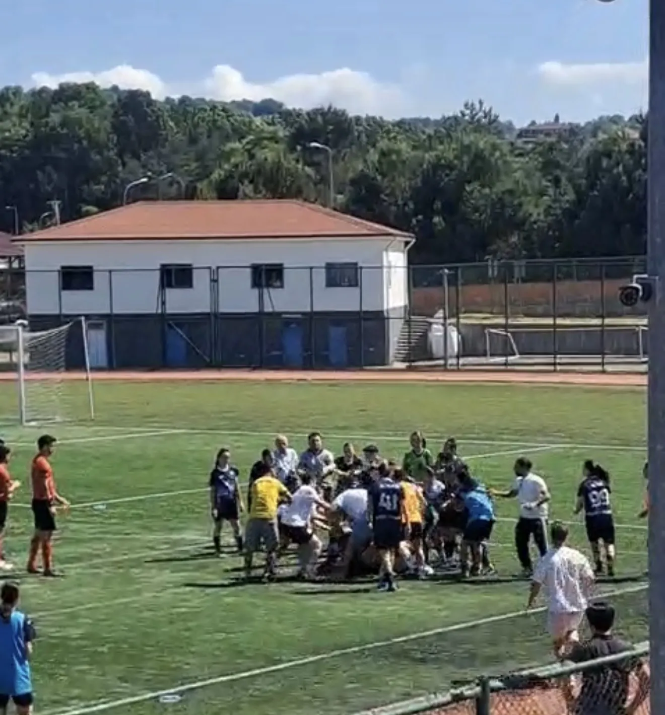 Bartın'da kadınlar futbol maçında saha karıştı
