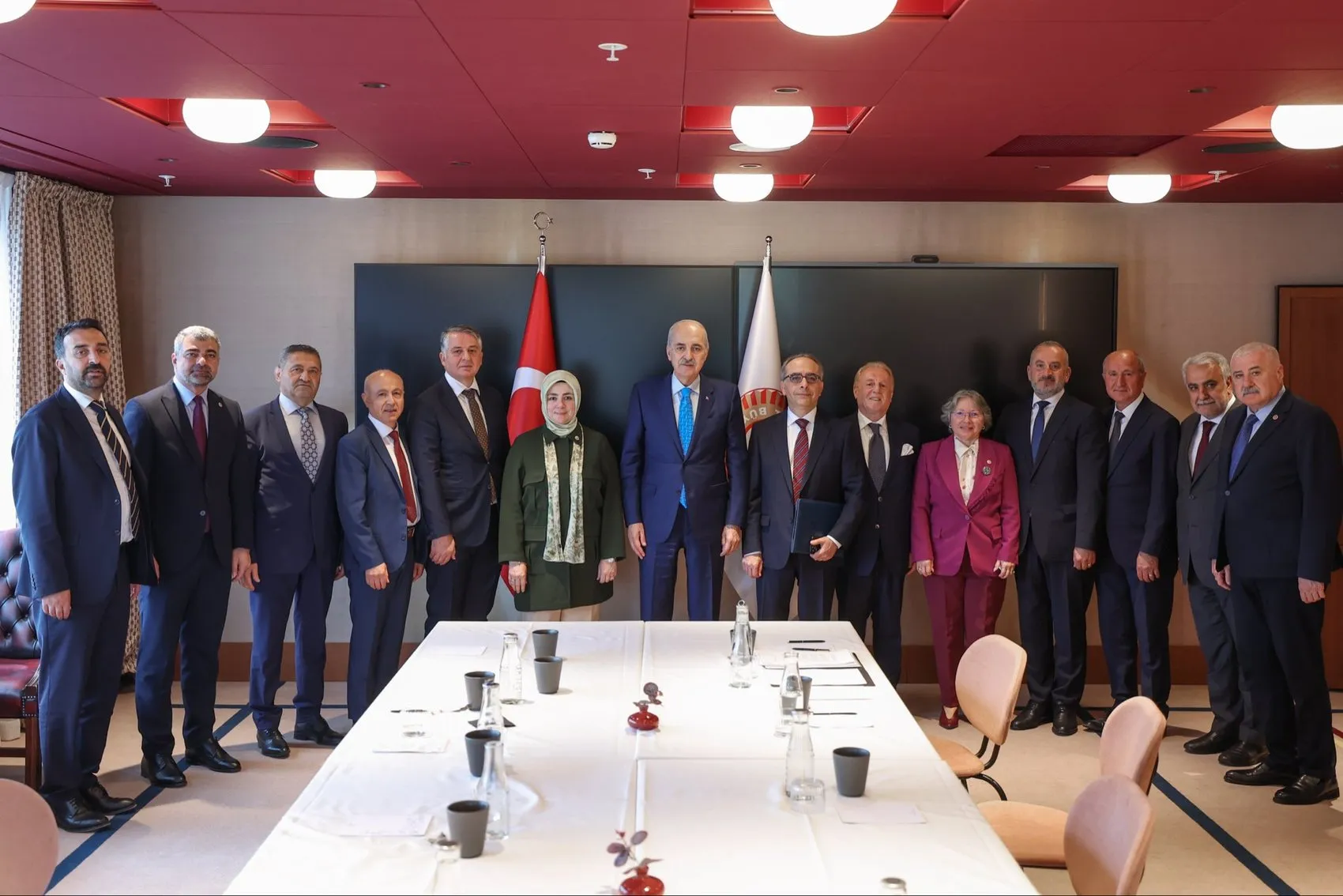 Kurtulmuş İsveç'teki Süryani toplumuyla bir araya geldi