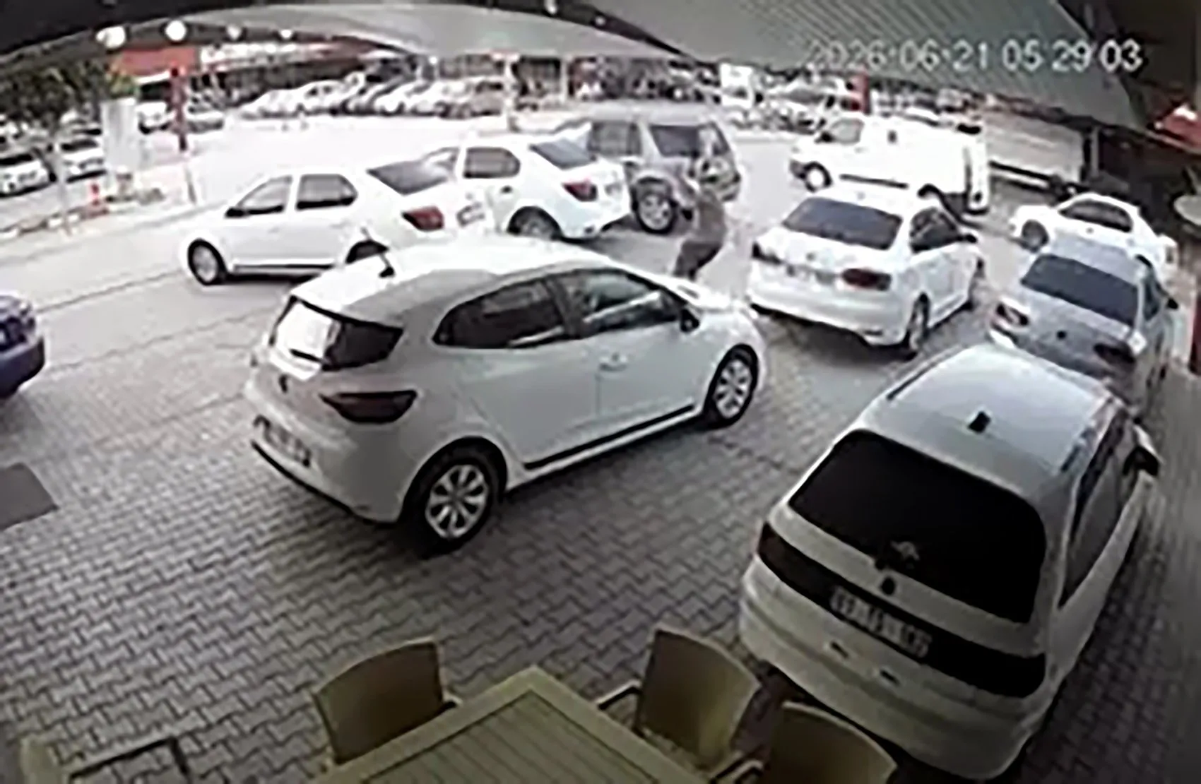 Adana'da galeriye motosikletli saldırı