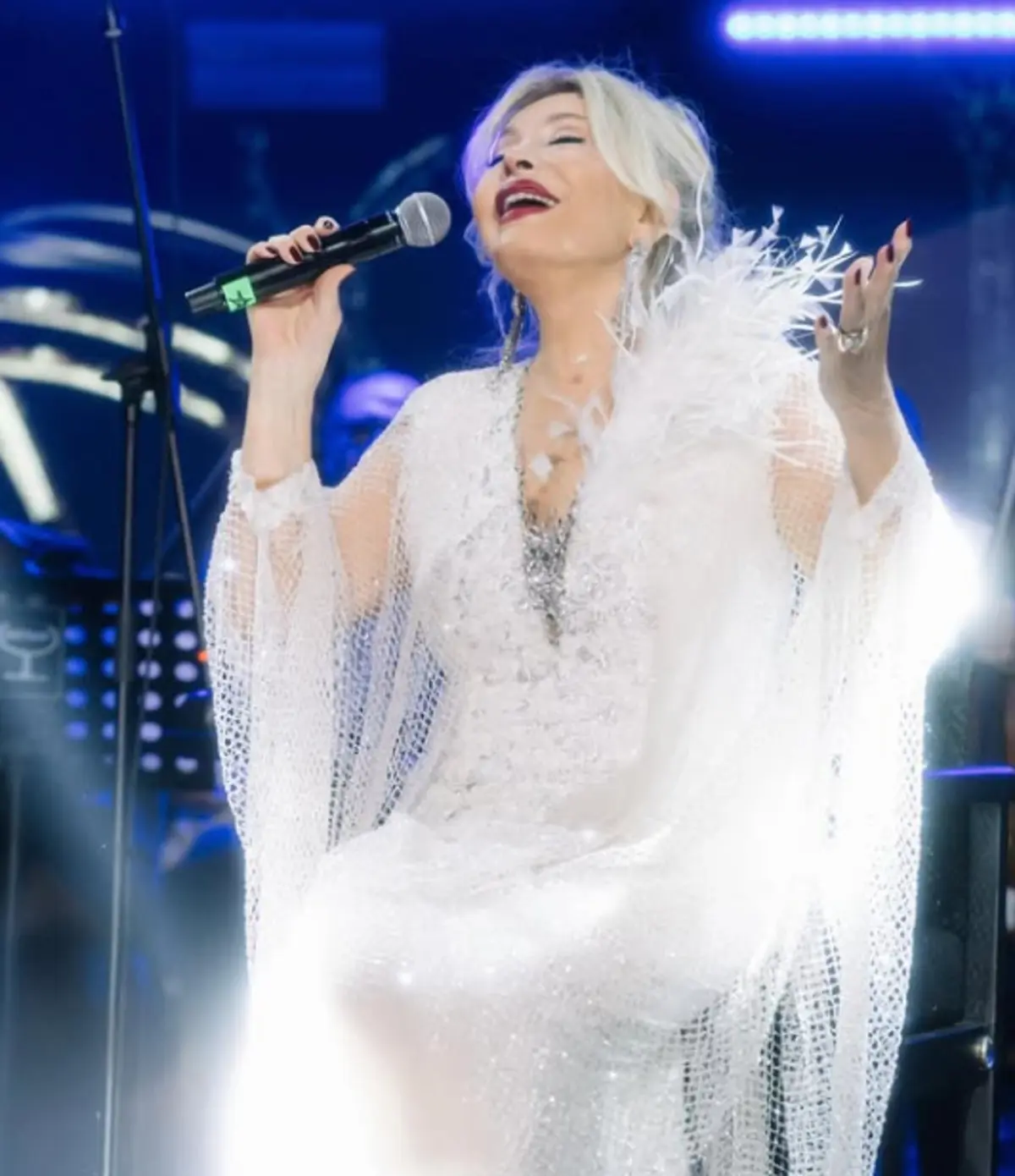 Emel Sayın konserlerini peş peşe iptal etti! Üzen haber geldi 1