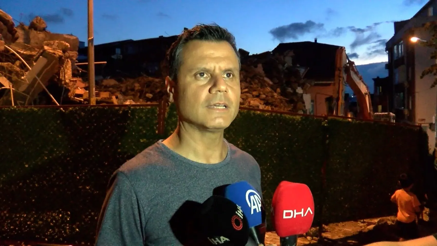 Kağıthane'de kontrolsüz yıkım komşu binaları yaşanmaz hale getirdi