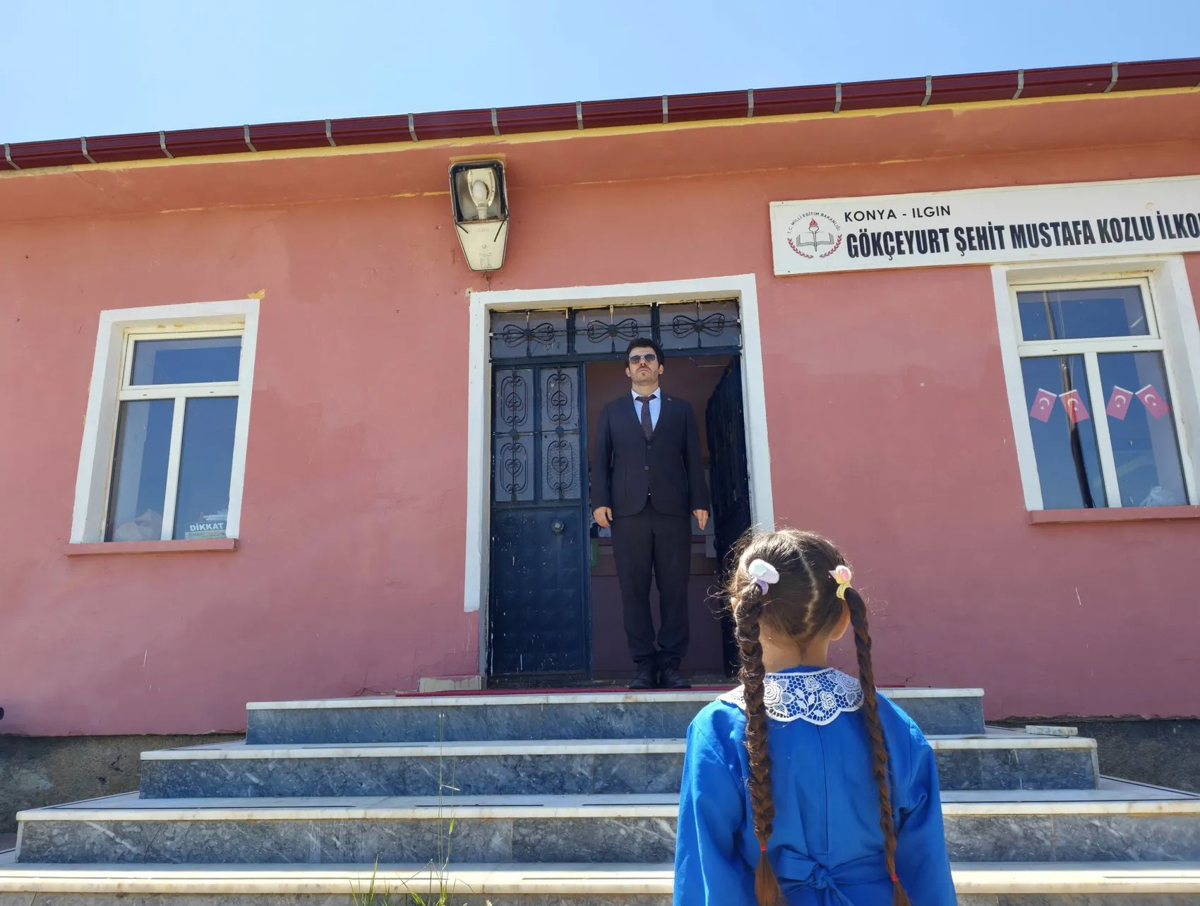 Konya’da bir öğretmen ve bir öğrenci karne heyecanı yaşadı