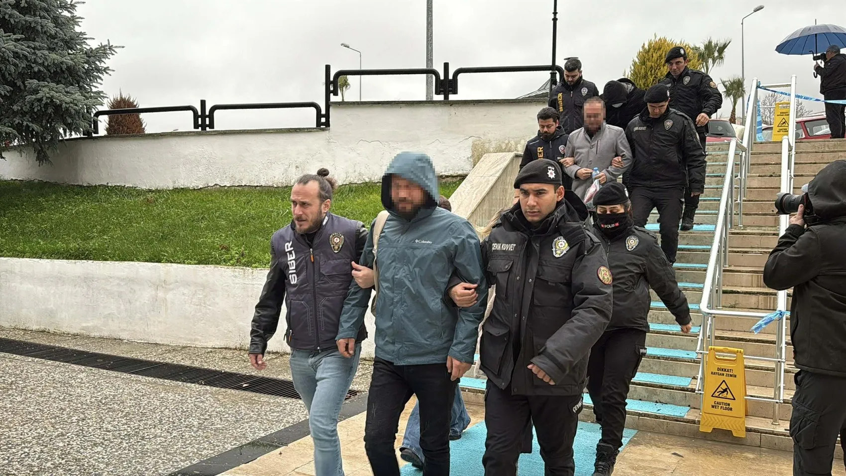 Sosyal medyadaki hakaret davasında 9 kişi hakim karşısına çıkıyor