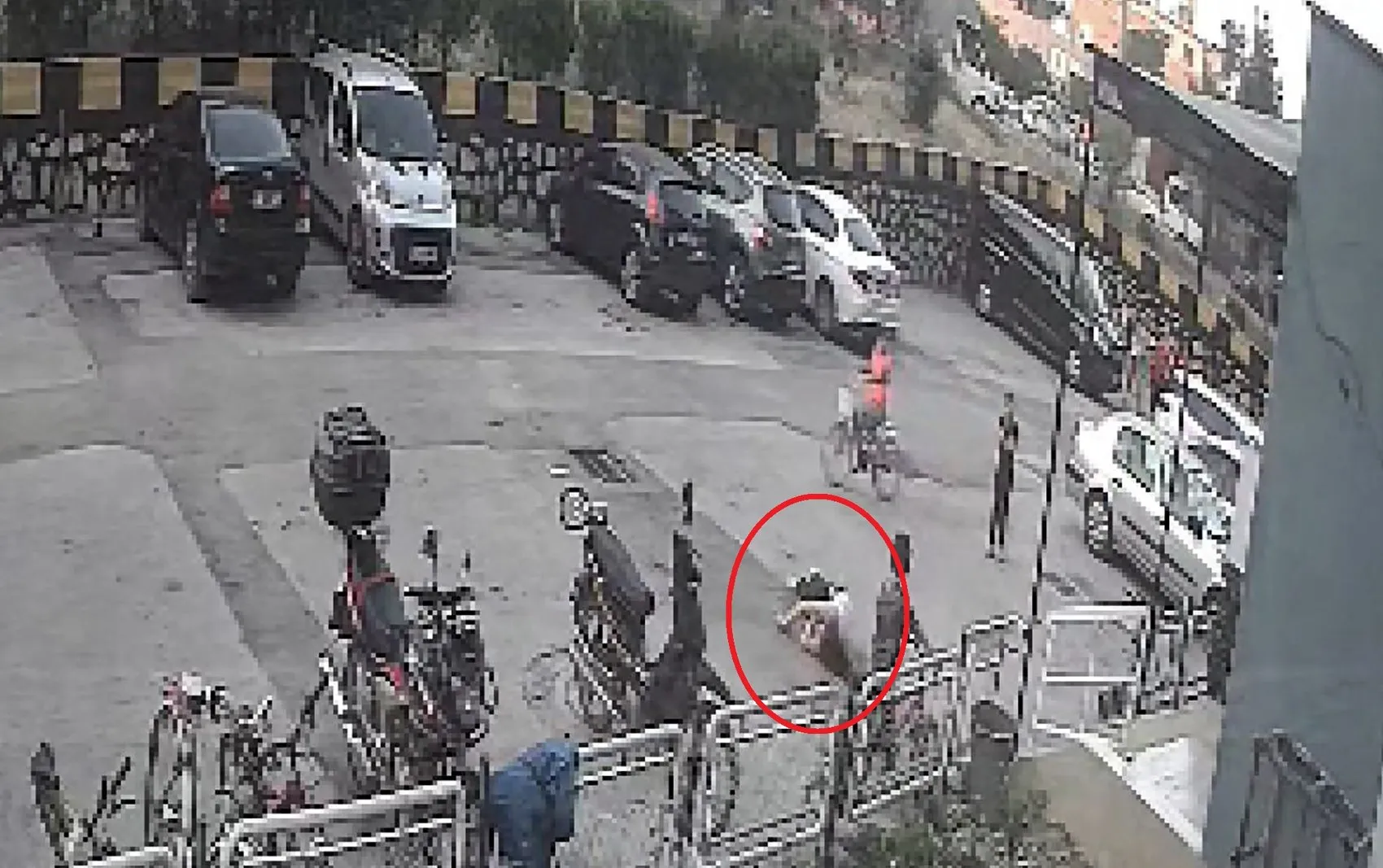 Adana'da 12. kattan düşen çocuk mucize eseri hayatta kaldı