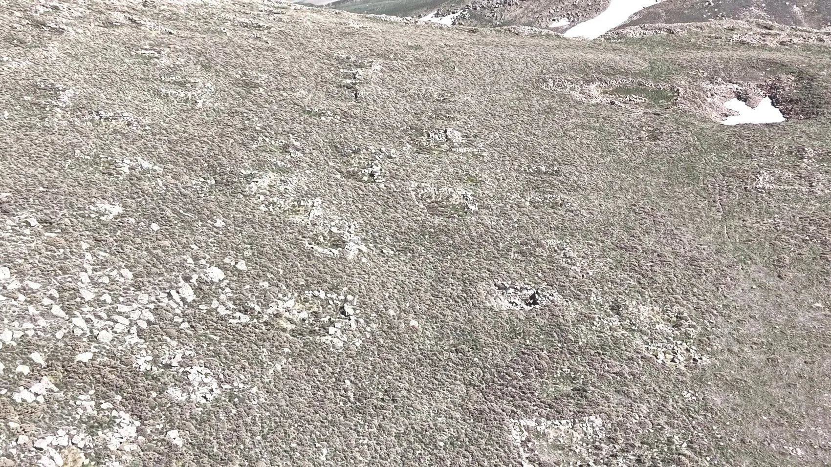 Kayseri'nin zirvesinde binlerce yıllık gizemli tapınak şehri gün yüzüne çıktı