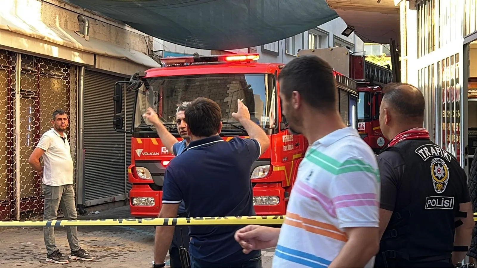 Nevşehir’de bir binanın çatısı alevlere teslim oldu