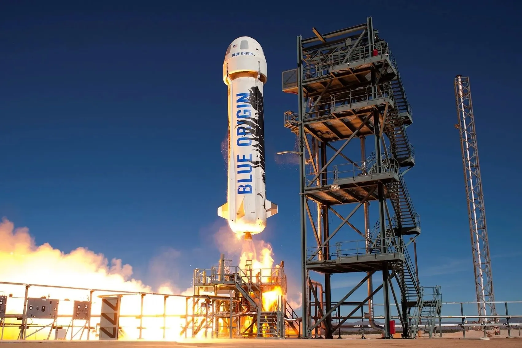 Jeff Bezos: Dünya'yı kurtarmak için Ay'a yerleşmeliyiz