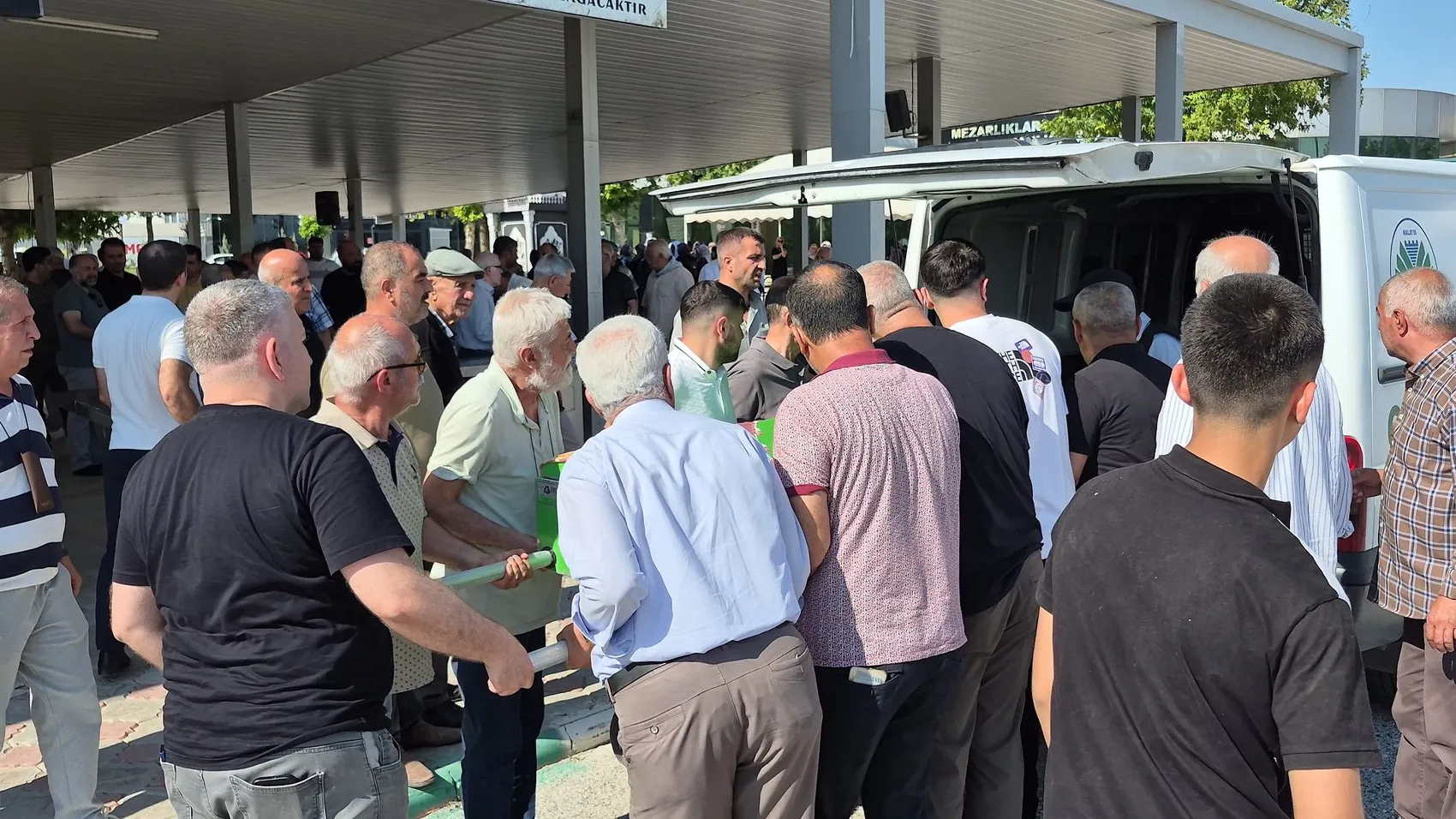 Malatya’da aile faciası Eşini ve kızını vurdu
