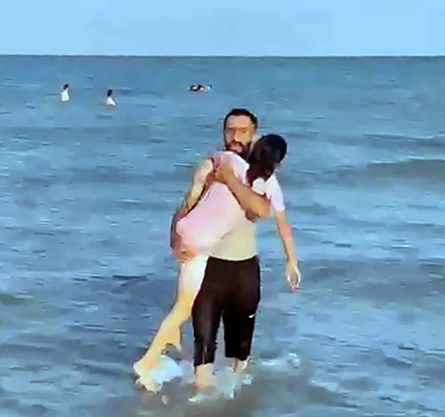 Adana'da denize giren iki kardeş ölümden döndü