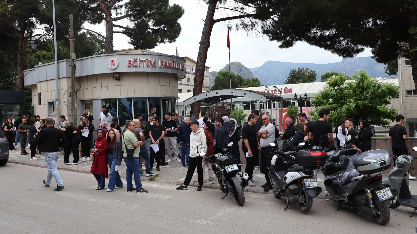 Amasya'da sınav günü aile boyu heyecan yaşandı