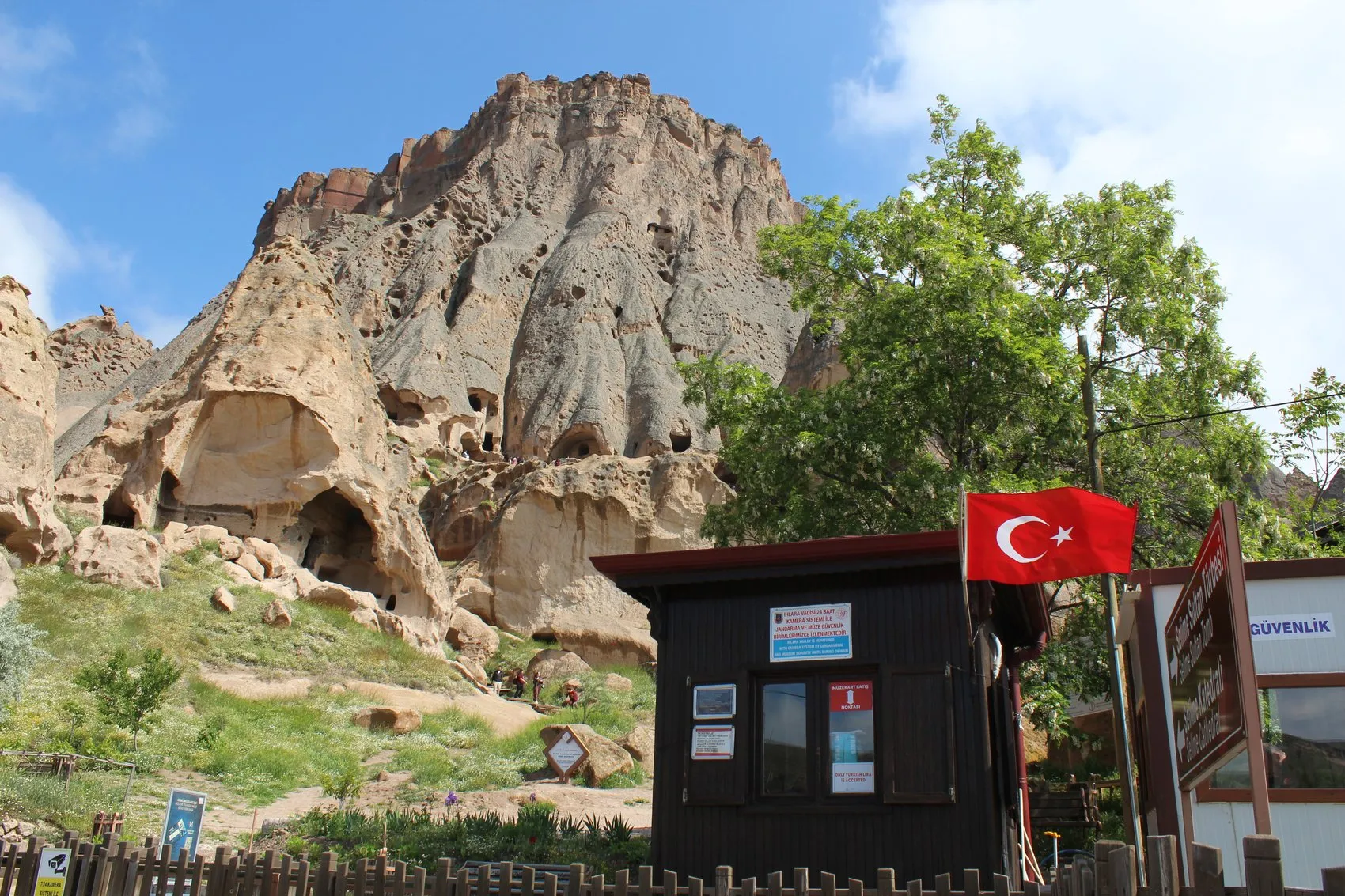 Kapadokya’nın dev katedralinde yaz hareketliliği başladı