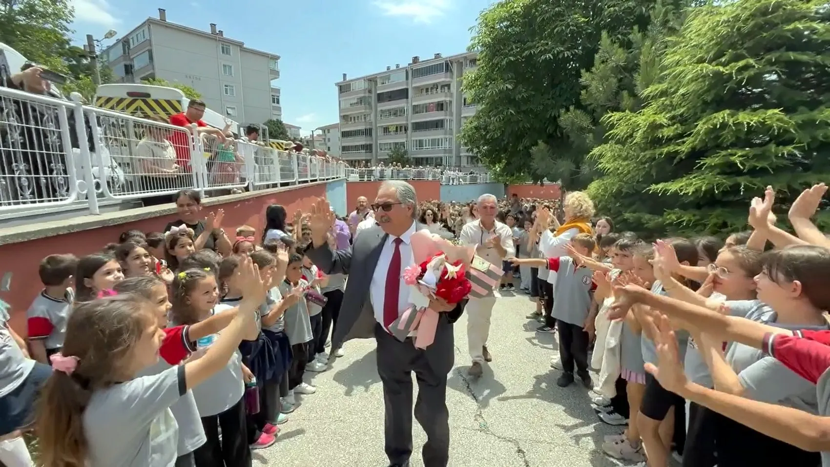 Edirne’de yarım asra yakın süren öğretmenlik serüveni alkışlarla sona erdi