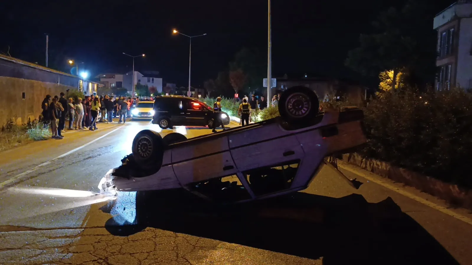 İnegöl’de direksiyon hakimiyetini kaybeden sürücü takla attı