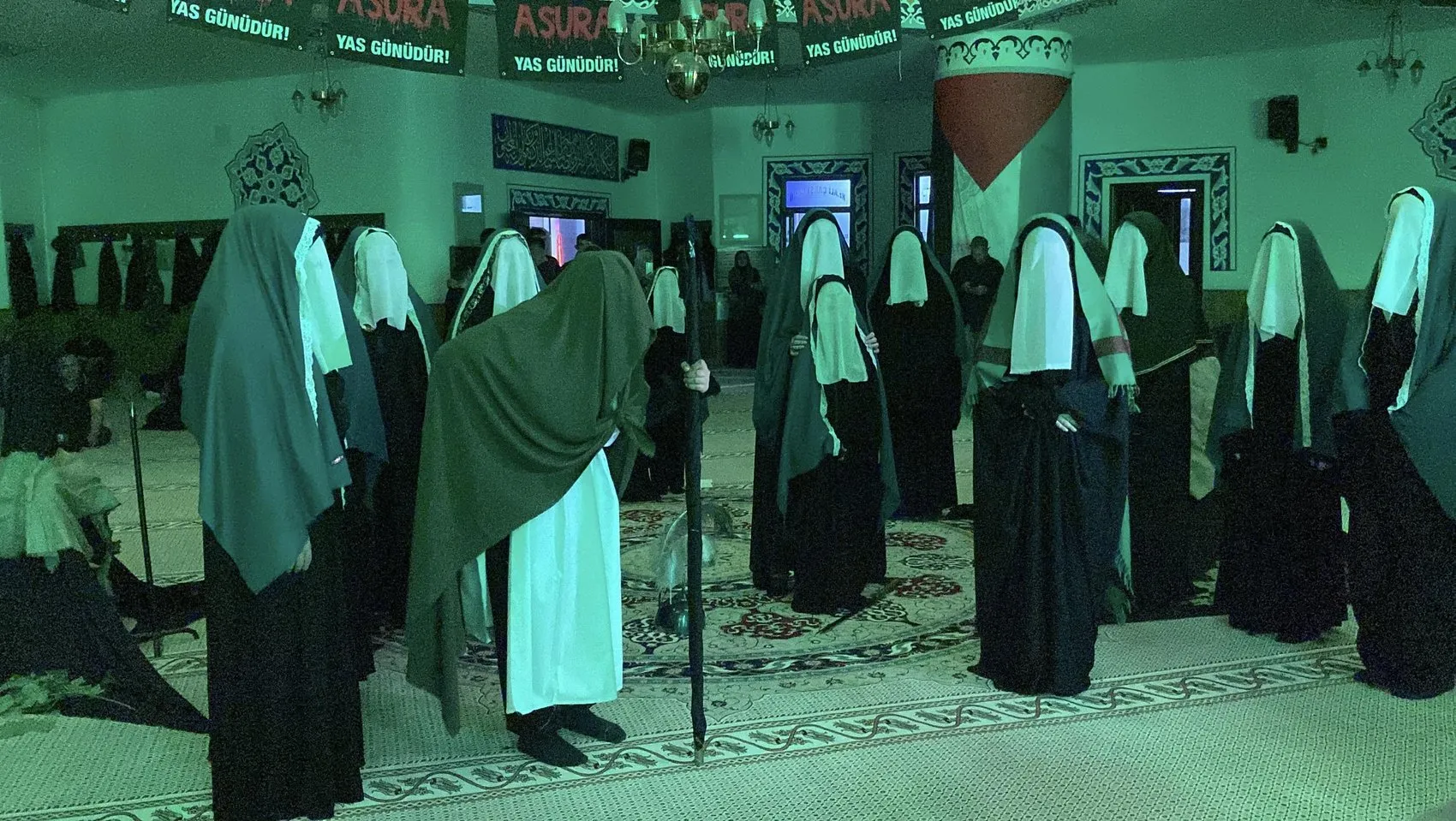 Kars’ta Kerbela yasını tutan binlerce kişi meydanlara indi